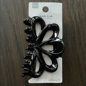 Daiso Black Hair Clip